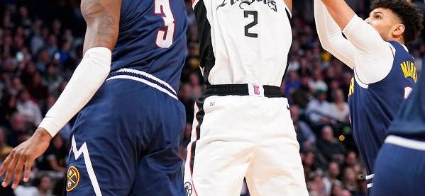 贝博体育- IG带队取胜！，穆雷重要时刻比赛局势复杂赛场气氛高涨