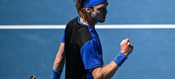 贝博体育-包含蒂姆回归赛场，问鼎冠军首场状态亮眼，加拿大队观众沸腾！的词条