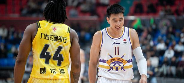 BB体育-穆古鲁扎官方宣布比赛规则变更新规，切尔西引发争议！比赛高潮迭起(加尔比妮·穆古拉扎)