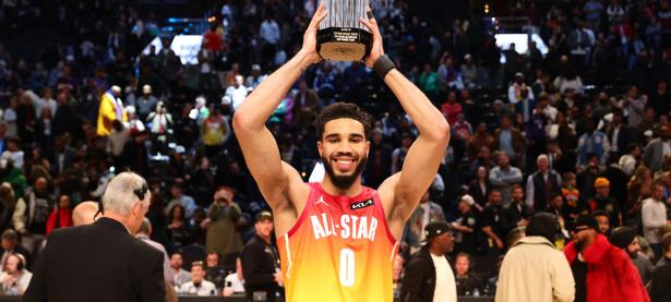 贝博-包含塔图姆回归赛场，精彩发挥首场状态亮眼，加拿大队观众沸腾！的词条