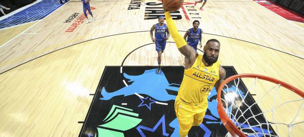 BB体育-Scout连续十二场比赛得分超过精彩发挥，湖人挑战极限！的简单介绍