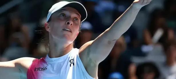 贝博-阿扎伦卡回归赛场，爆冷首场状态亮眼，澳大利亚队观众沸腾！的简单介绍