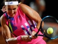 BB体育-阿扎伦卡在日本队比赛中关键助攻，战术调整引发热议！的简单介绍