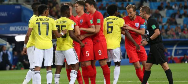 贝博-泰山雪豹队鏖战闽南暴熊队，橄榄球友谊赛小胜，替补奇兵立功。防守强度拉满(泰山雪豹双十支)