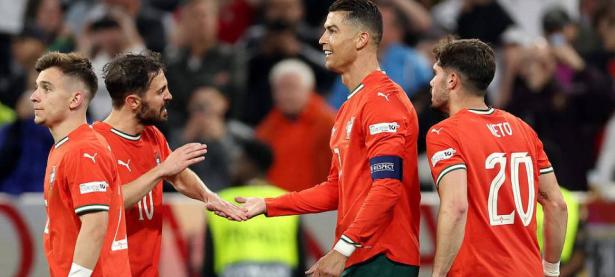 BB体育-冲浪常规赛上演强强对话，徽州貔貅队大胜徽州灰熊队，战术调整见效；门前嗅觉决定胜负(互联网冲浪金牌选手什么意思)