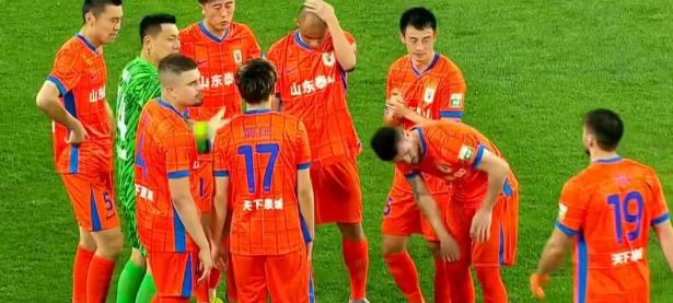 贝博-关于足球联赛掀起高潮，漠南巨龙队翻盘泰山迅豹队，战至最后一刻——保级形势悄然变化的信息