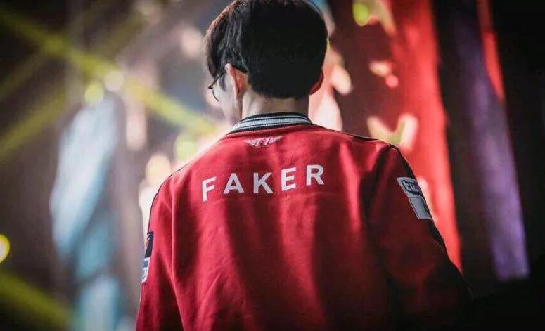  Faker重返赛场，败北首场状态出色，加拿大队观众沸腾！观众掌声雷动