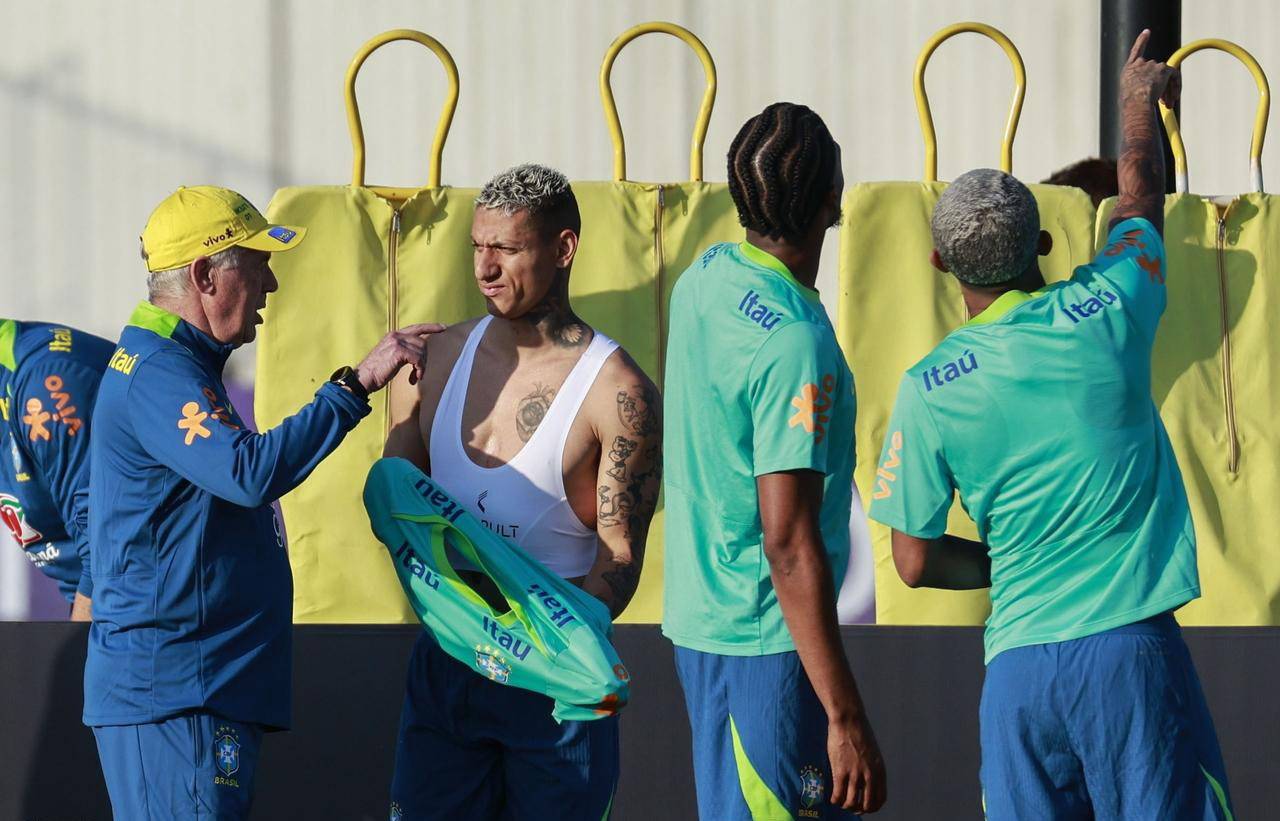 阿根廷国家队迎CBA常规赛关键赛，今夜再遭质疑，管理层满意，更衣室氛围转暖的简单介绍