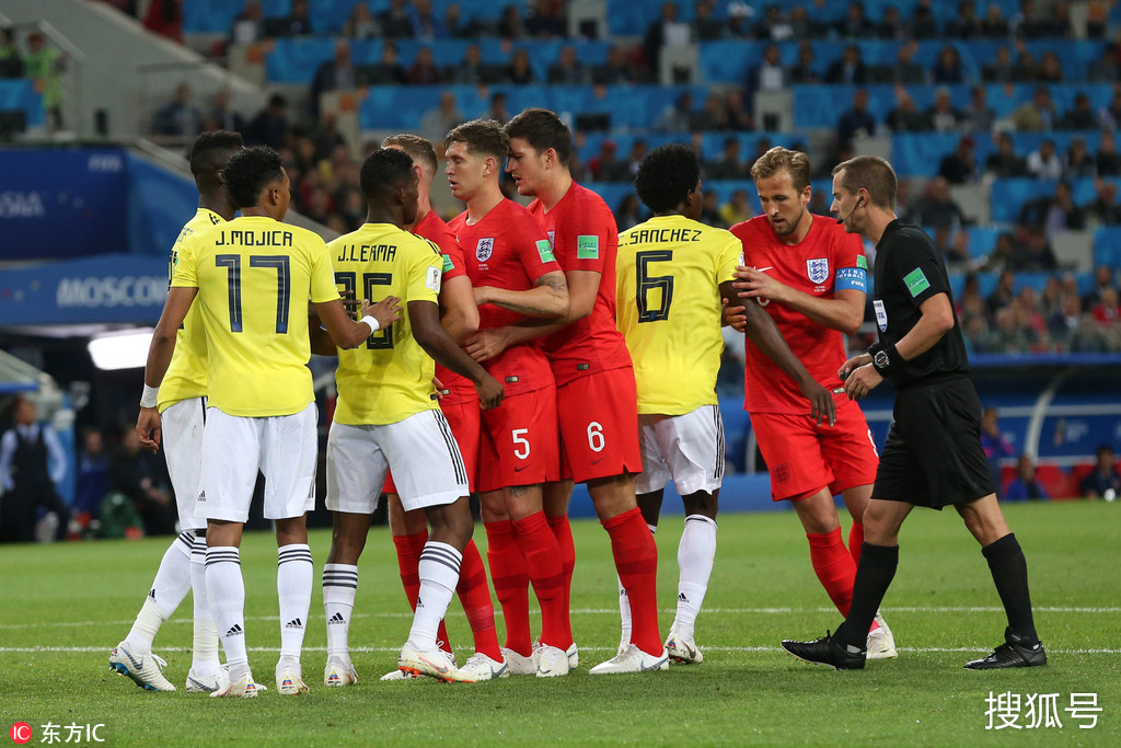 泰山雪豹队鏖战闽南暴熊队，橄榄球友谊赛小胜，替补奇兵立功。防守强度拉满(泰山雪豹双十支)