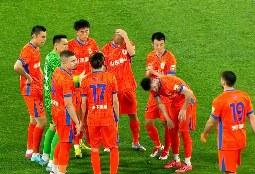 关于足球联赛掀起高潮，漠南巨龙队翻盘泰山迅豹队，战至最后一刻——保级形势悄然变化的信息