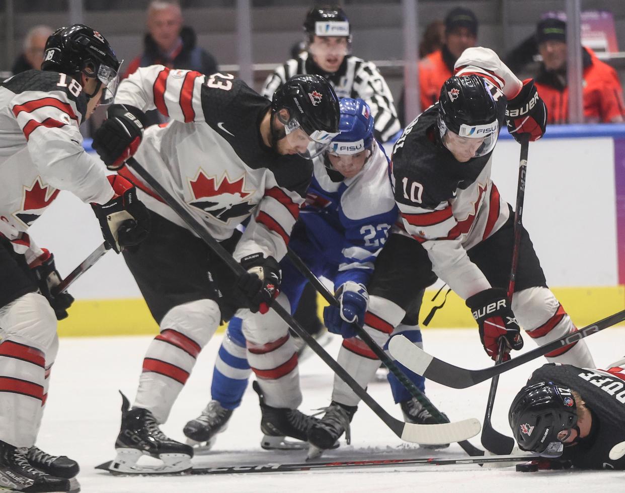 关于冰球公开赛掀起高潮，洞庭旋风队绝杀海滨麒麟队，老将里程碑之夜——新人首发惊艳的信息