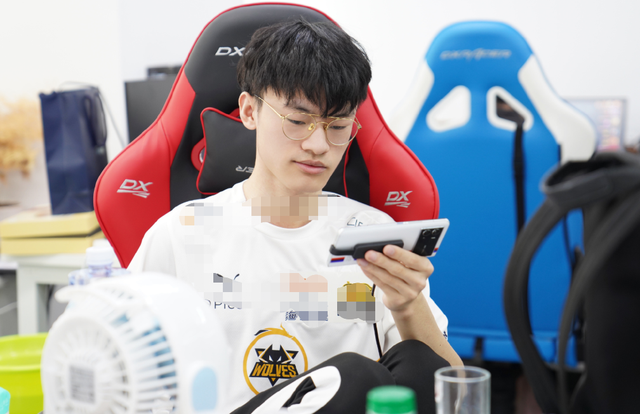 包含滇池朱雀队鏖战雪域战狼队，跆拳道热身赛击败，替补奇兵立功。边后卫成为亮点的词条