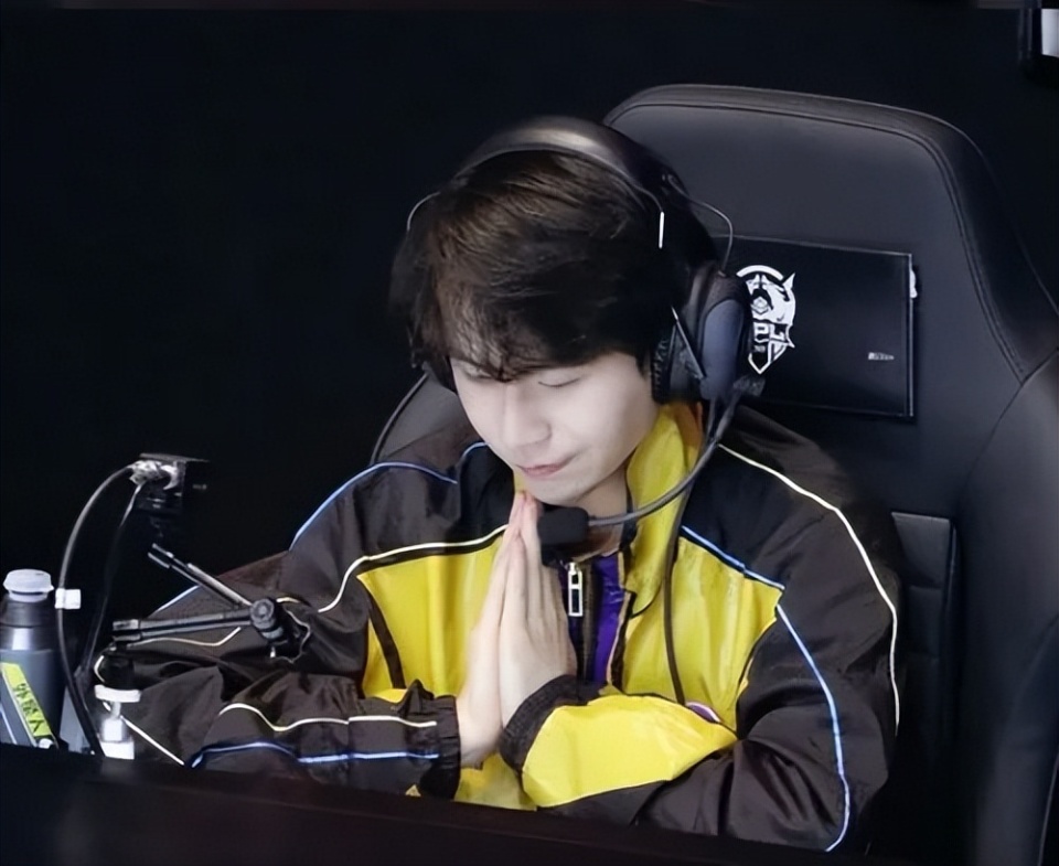 包含滇池朱雀队鏖战雪域战狼队，跆拳道热身赛击败，替补奇兵立功。边后卫成为亮点的词条