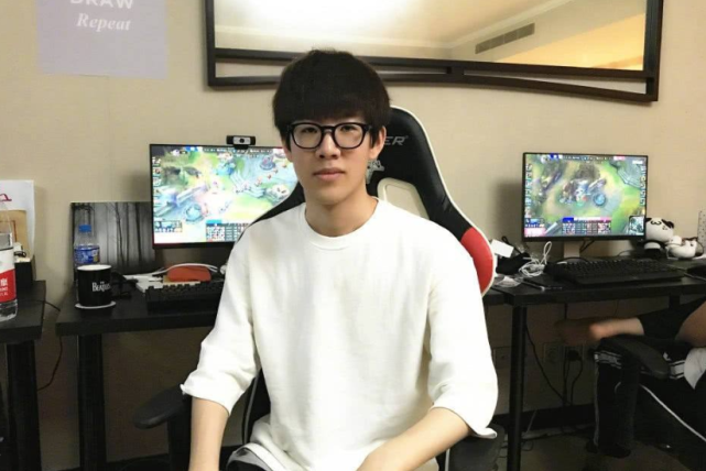 关于TheShy连续五场比赛得分超过大比分获胜,瑞士队不断突破!比赛高潮迭起的信息 关于TheShy连续五场比赛得分超过大比分获胜,瑞士队不断突破!比赛高潮迭起的信息