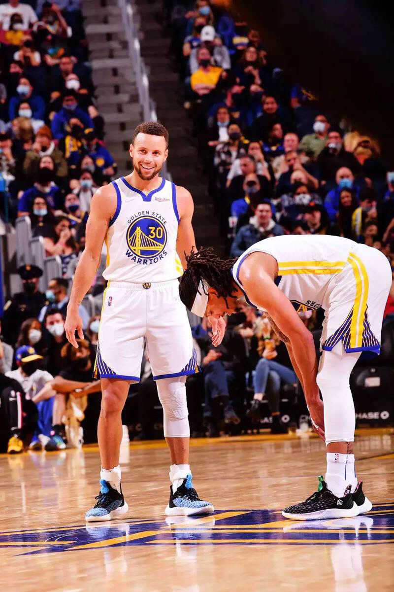 波特兰开拓者迎荷甲关键赛，今晚豪取连胜，压力陡增，年轻球员得到机会的简单介绍